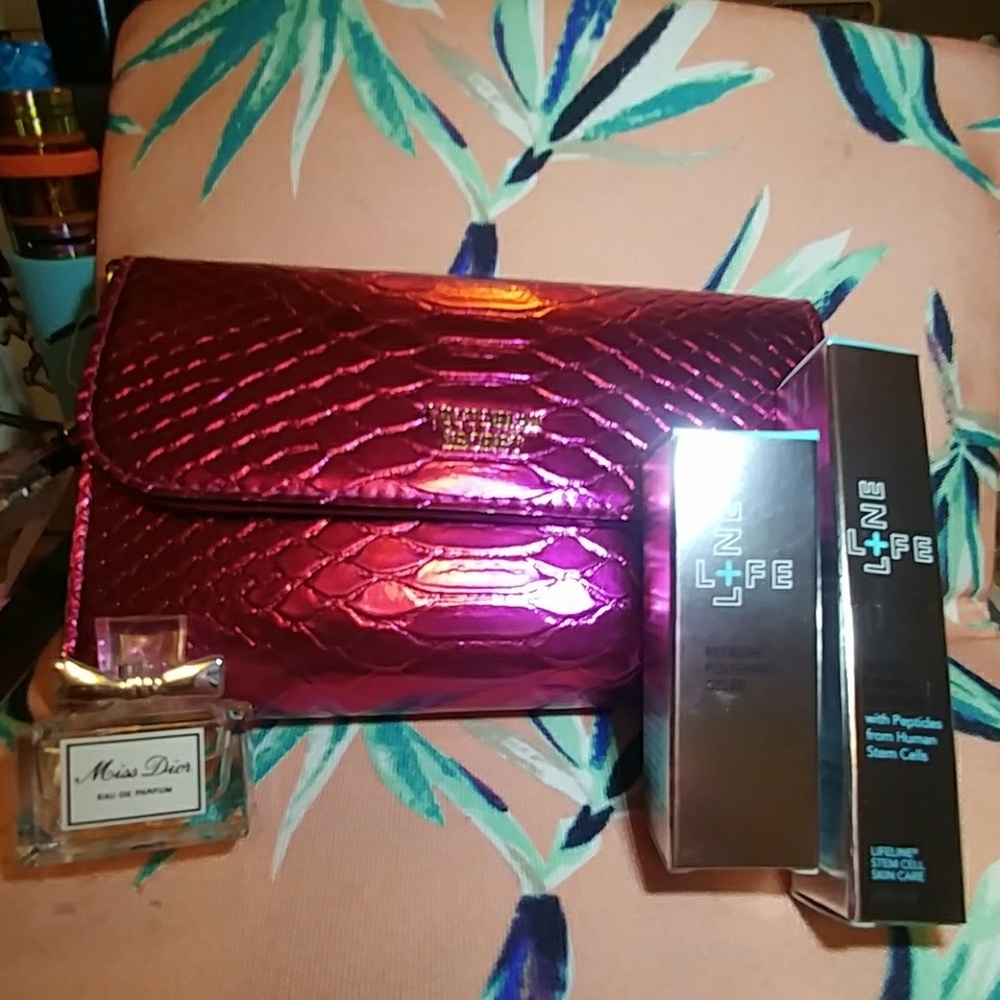 💥BNIB💥VICTORIA'S SECRET WRISTLET ⭐BUNDLE!⭐